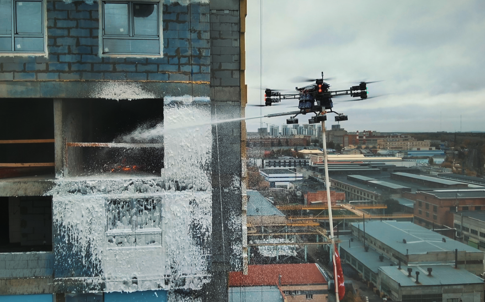 Испытание по тушению пожара на высоте 50 м (16 этаж)